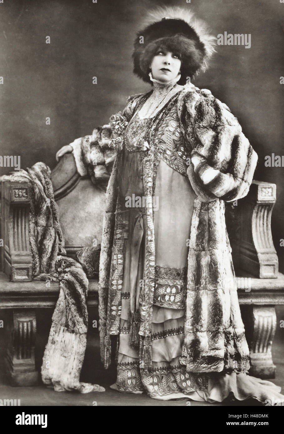 Nostalgia, actress, Sarah Bernhardt, 1844-1923, b/w, postcard, nostalgic, Stock Photo