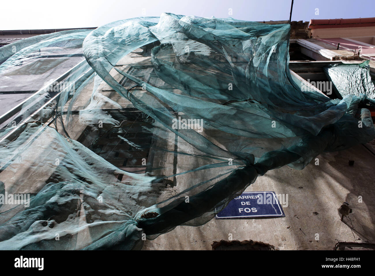 Building, tarpaulin, covered Stock Photo - Alamy