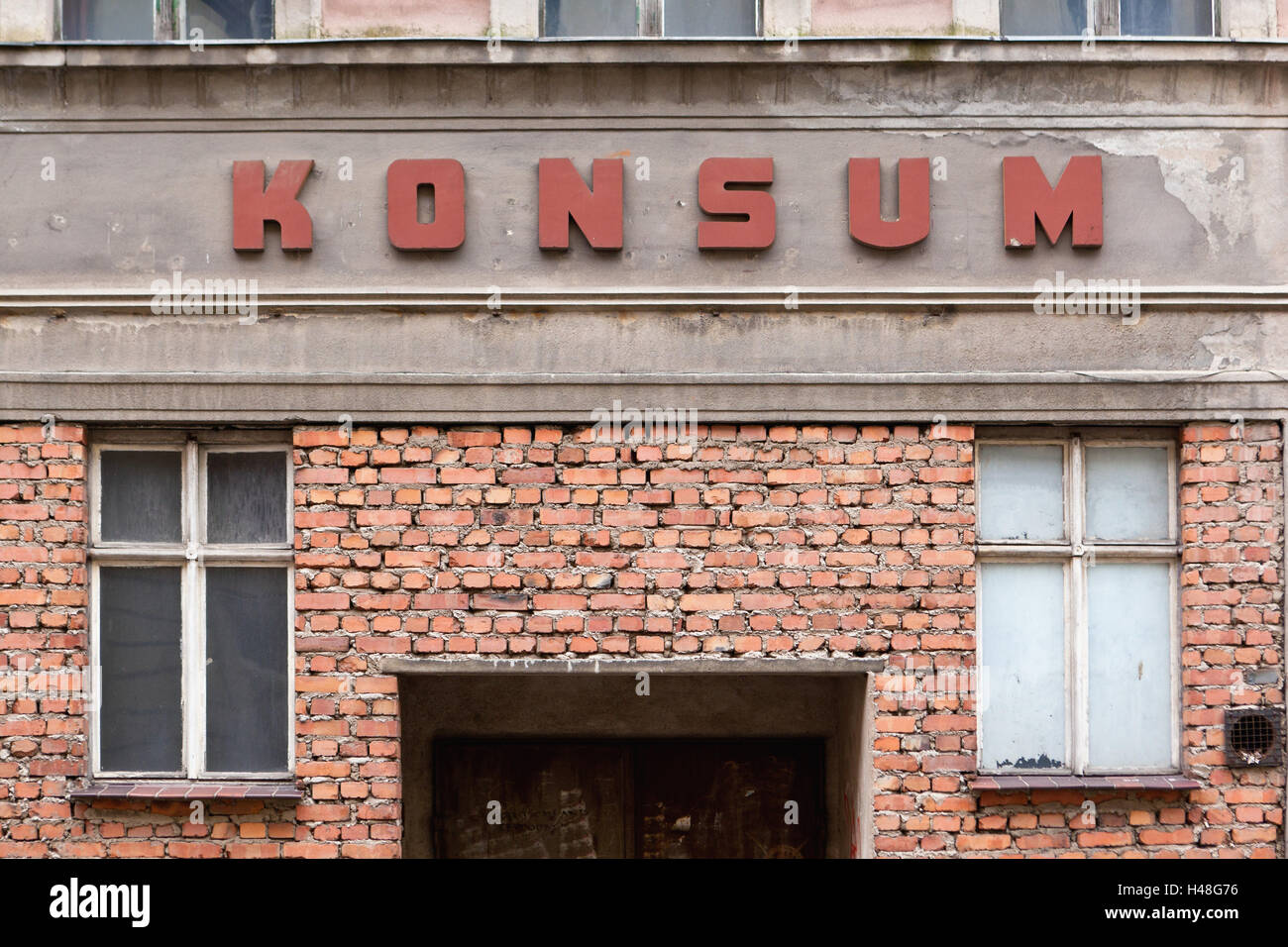 Germany, Saxony, Görlitz, dilapidated facade, KONSUM, Stock Photo