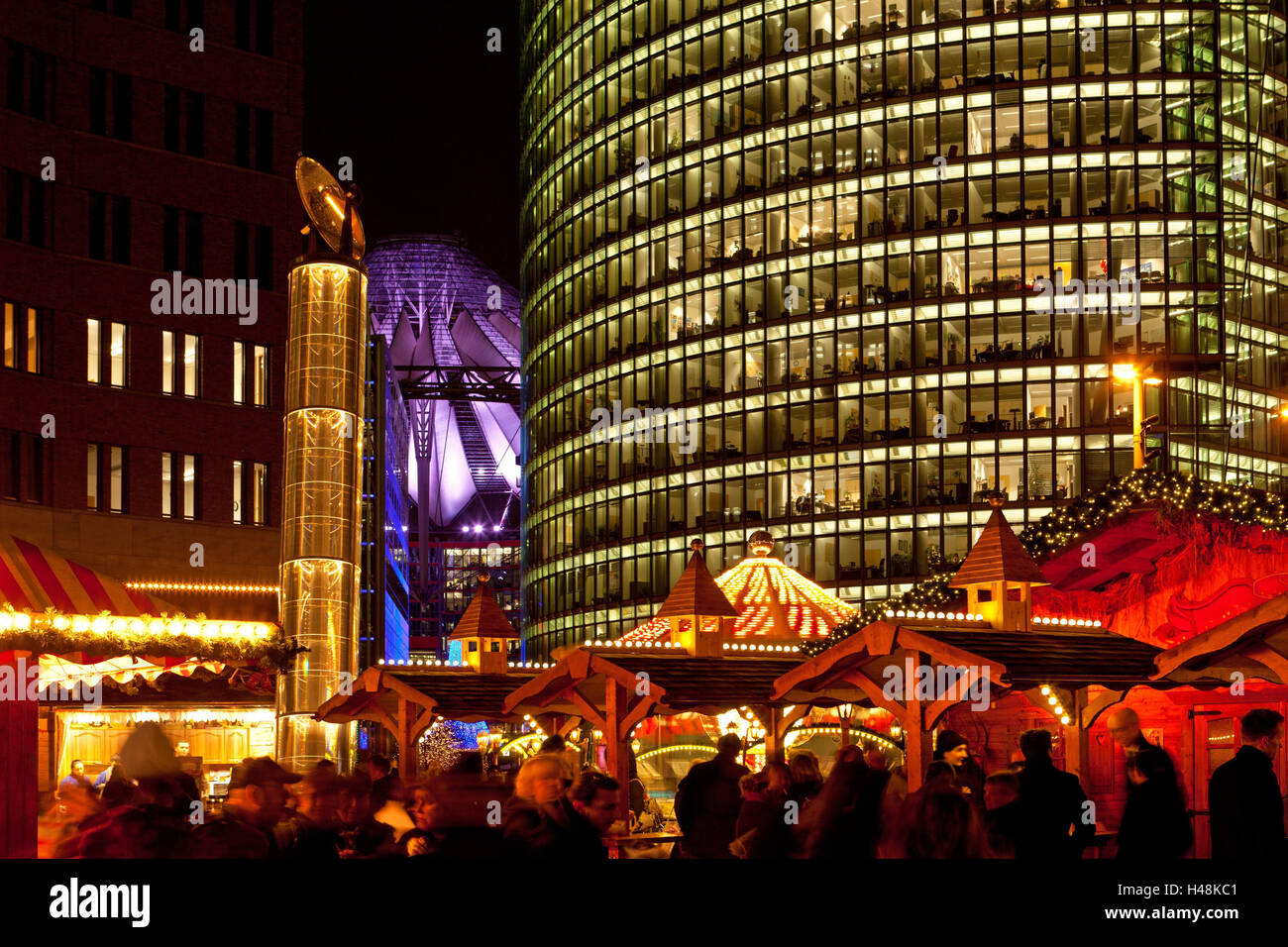 Germany, Berlin, Potsdamer Platz, Christmas market, tourists, night