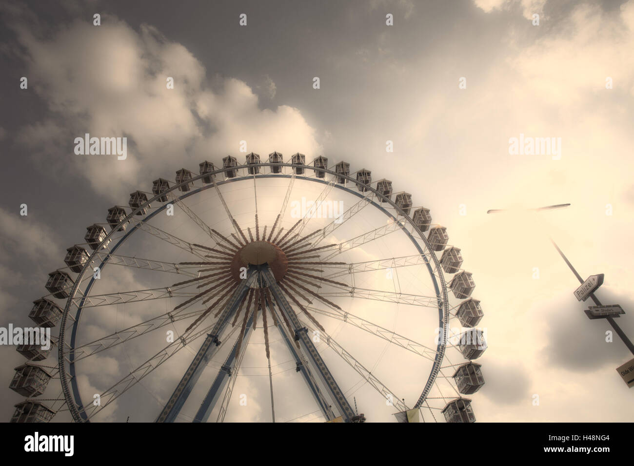 Ferris wheel at the Oktoberfest in Munich Stock Photo - Alamy