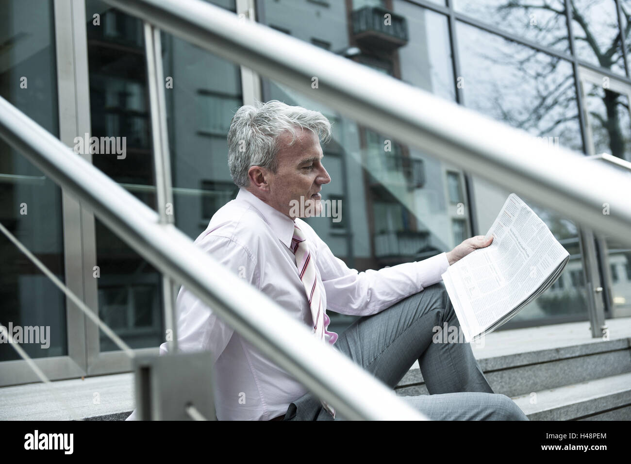 Managers, at the side, stairs, sit, read newspaper, people, man, newspaper reading, Bestager, business, Stock Photo