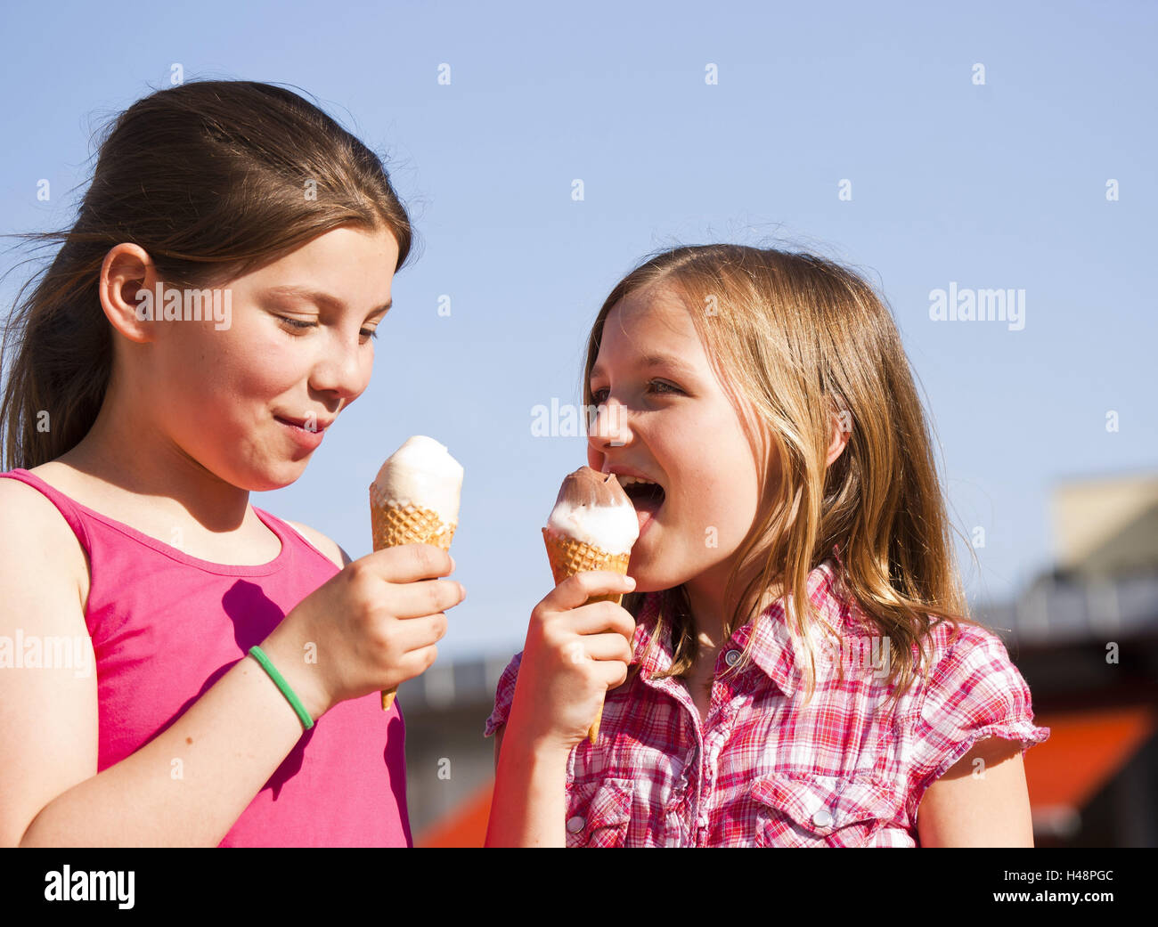 two friends eating ice cream Stock Photo Alamy