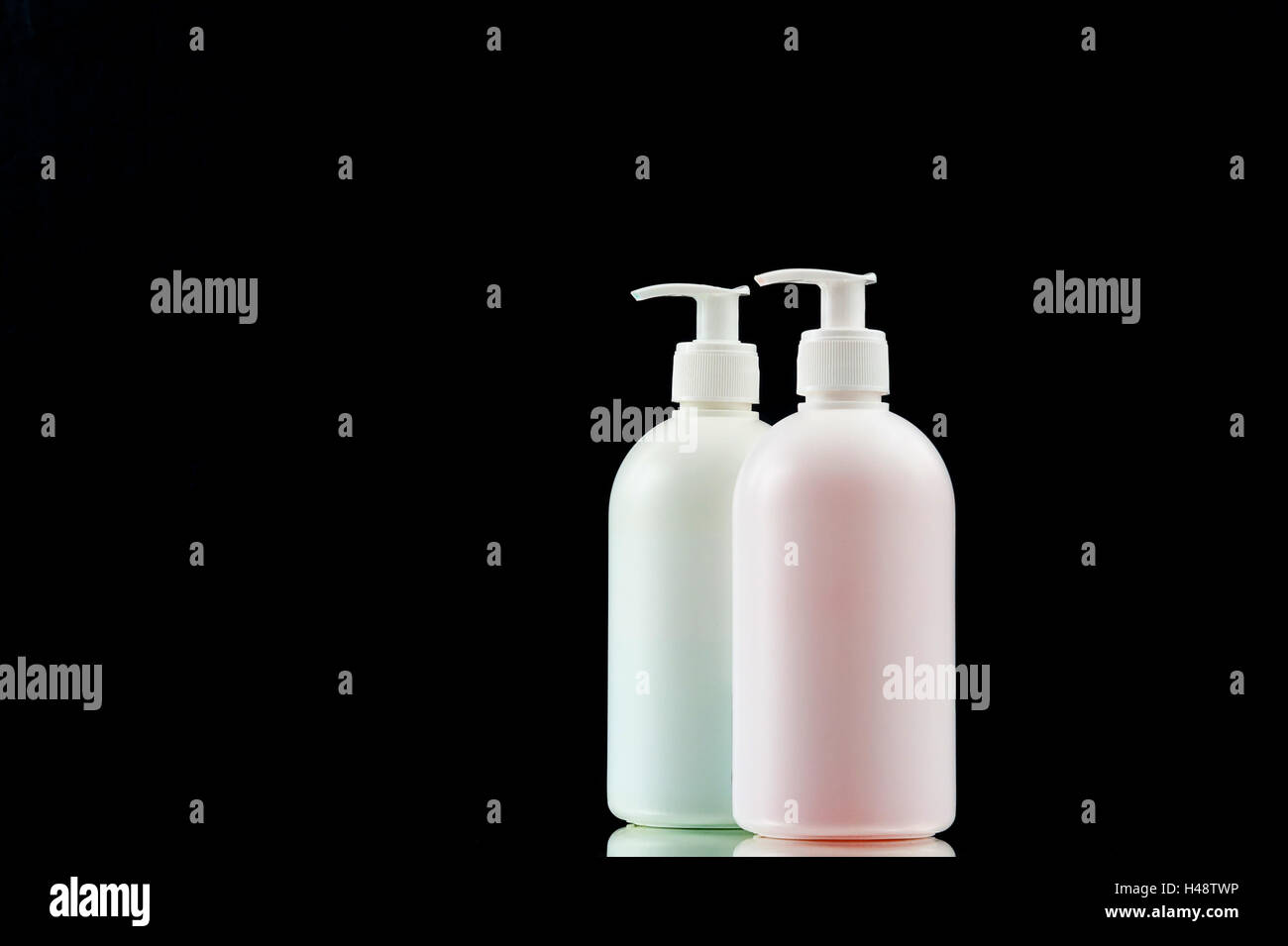 https://c8.alamy.com/comp/H48TWP/plastic-dispenser-with-liquid-soap-on-a-black-background-H48TWP.jpg