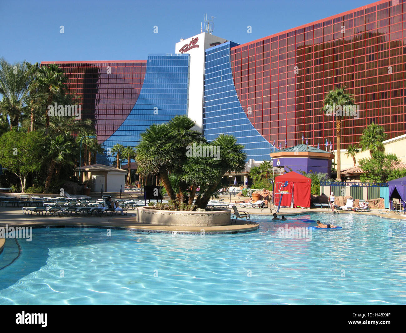 The USA, Nevada, Las Vegas, hotel Rio Palace, pool, America, North America,  hotel, red, blue, Rio, outside, swimming pool, tourist, vacationer, person,  vacation, destination, place of interest, building, hotel building,  structure, architecture,