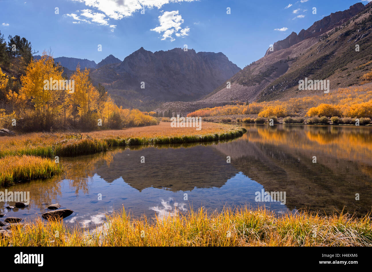 Glorious fall colours surround North Lake in the Eastern Sierras, Nr Bishop, California, USA. Autumn (October) 2014. Stock Photo