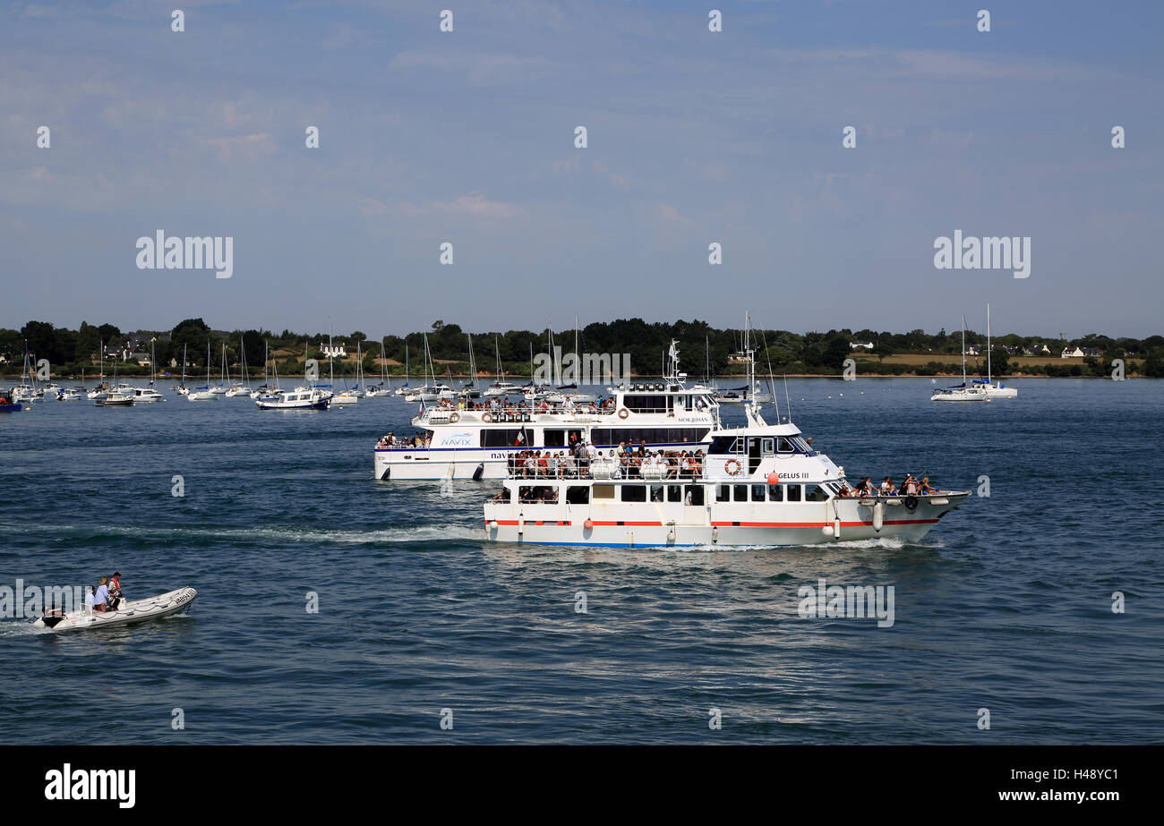 View of ferries from Pointe de Toulindac, Ile aux moines, Golfe du