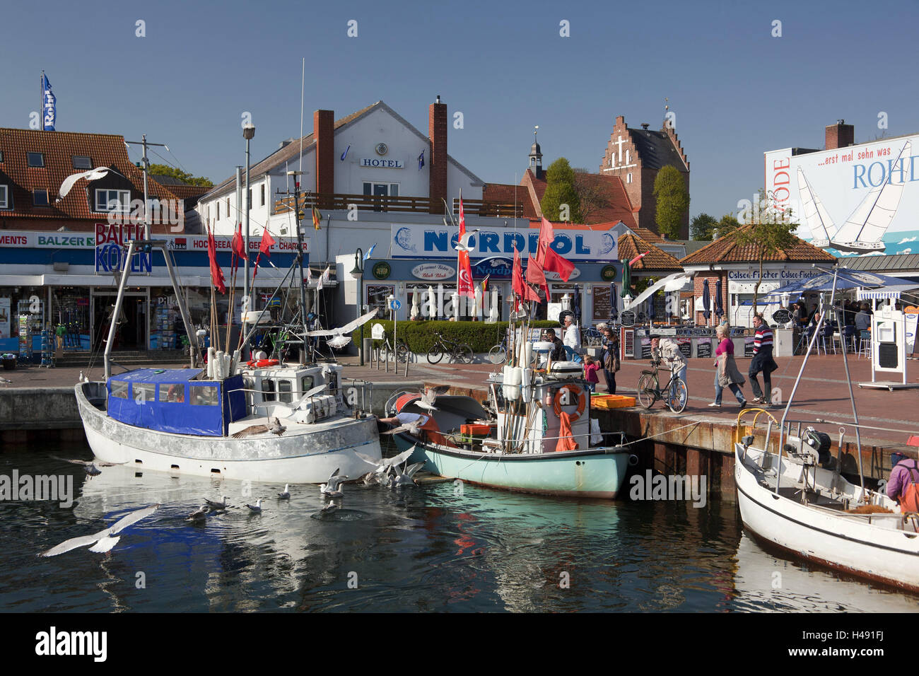 Germany, Schleswig - Holstein, saint's harbour, fishing harbour, tourist, provincial town, town, the Baltic Sea, sea, coast, harbour, cutter, boots, fishing boats, town view, building, sunshine, heaven, blue, people, Stock Photo