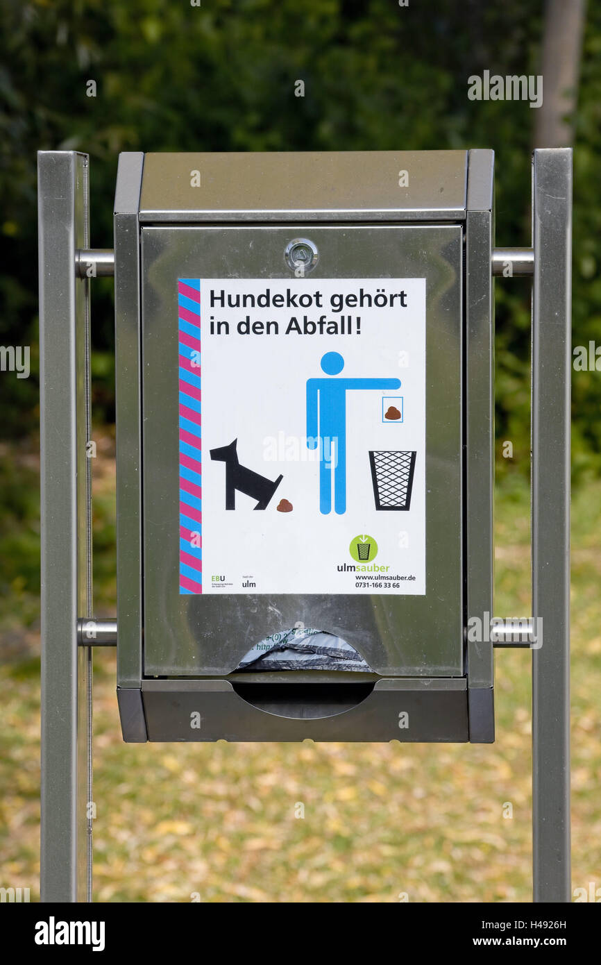 Garbage bag donor, dog excrement bags, park, green plant, garbage bag donor, bag donor, bag donor, Hundekottüten, garbage bags, Gassi bags, Gassisäcke, garbage bags, fecal bags, dog excrement, dog excrement removal, dog excrement disposal, cleanness, medium close-up, Stock Photo