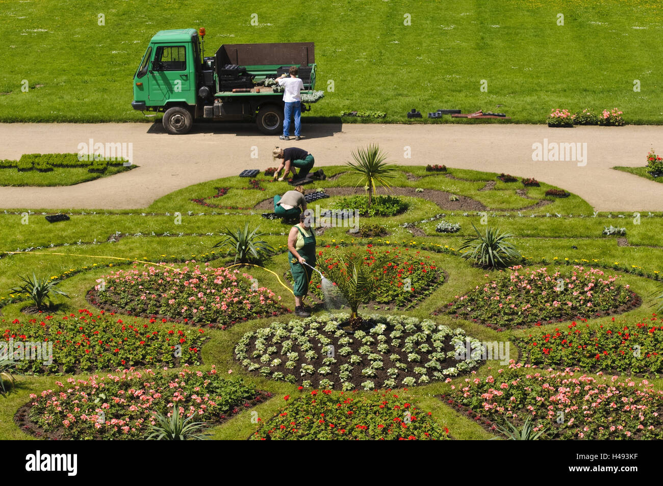 Dresden, 'Großer Garten', gardener in the baroque garden at the palace
