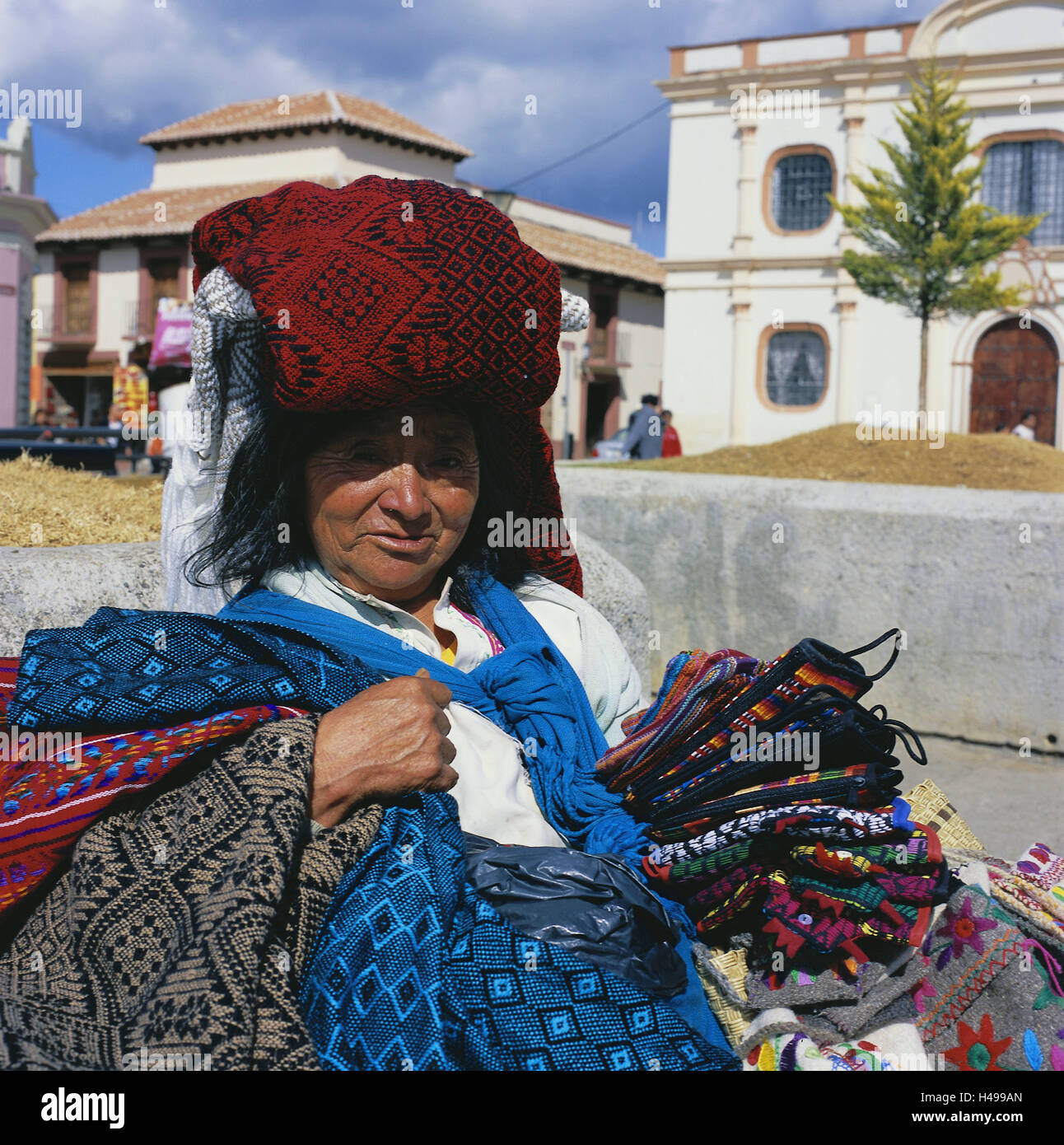 Mexico, Chaipas, Chamula, Totzil, woman, sales, souvenirs, portrait, no model release, Central America, Latin America, person, locals, Indians, Tzotzil Maya, Indian, textiles, substances, manual labours, smile, tribe, Stock Photo