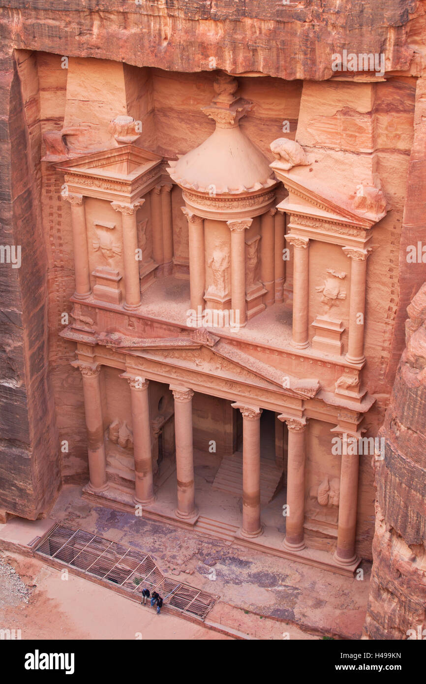 Al Khazneh ("The Treasury"), a Nabatean masterpiece in the archaeological site of Petra, Jordan. Stock Photo