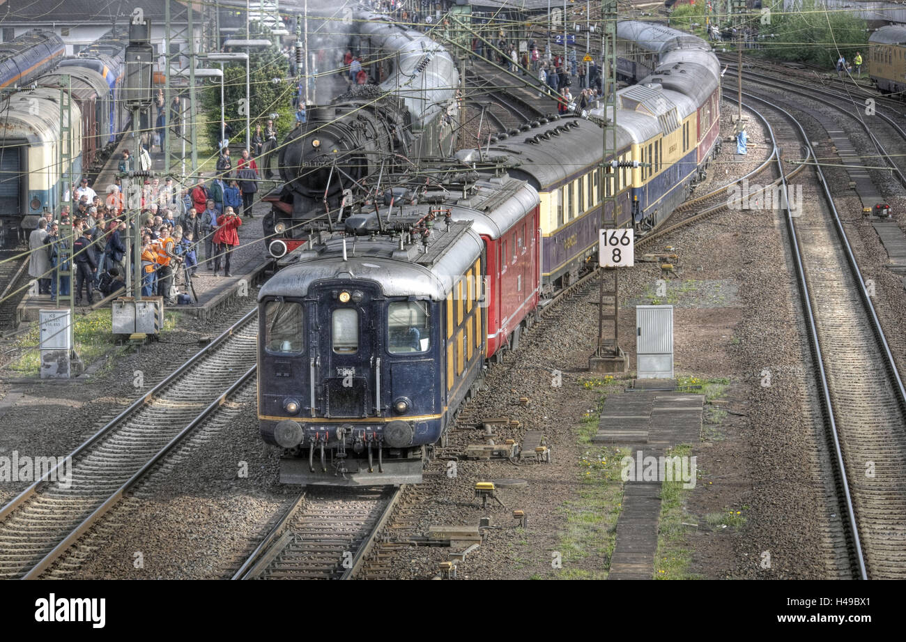 trains, tracks, railway station Stock Photo Alamy