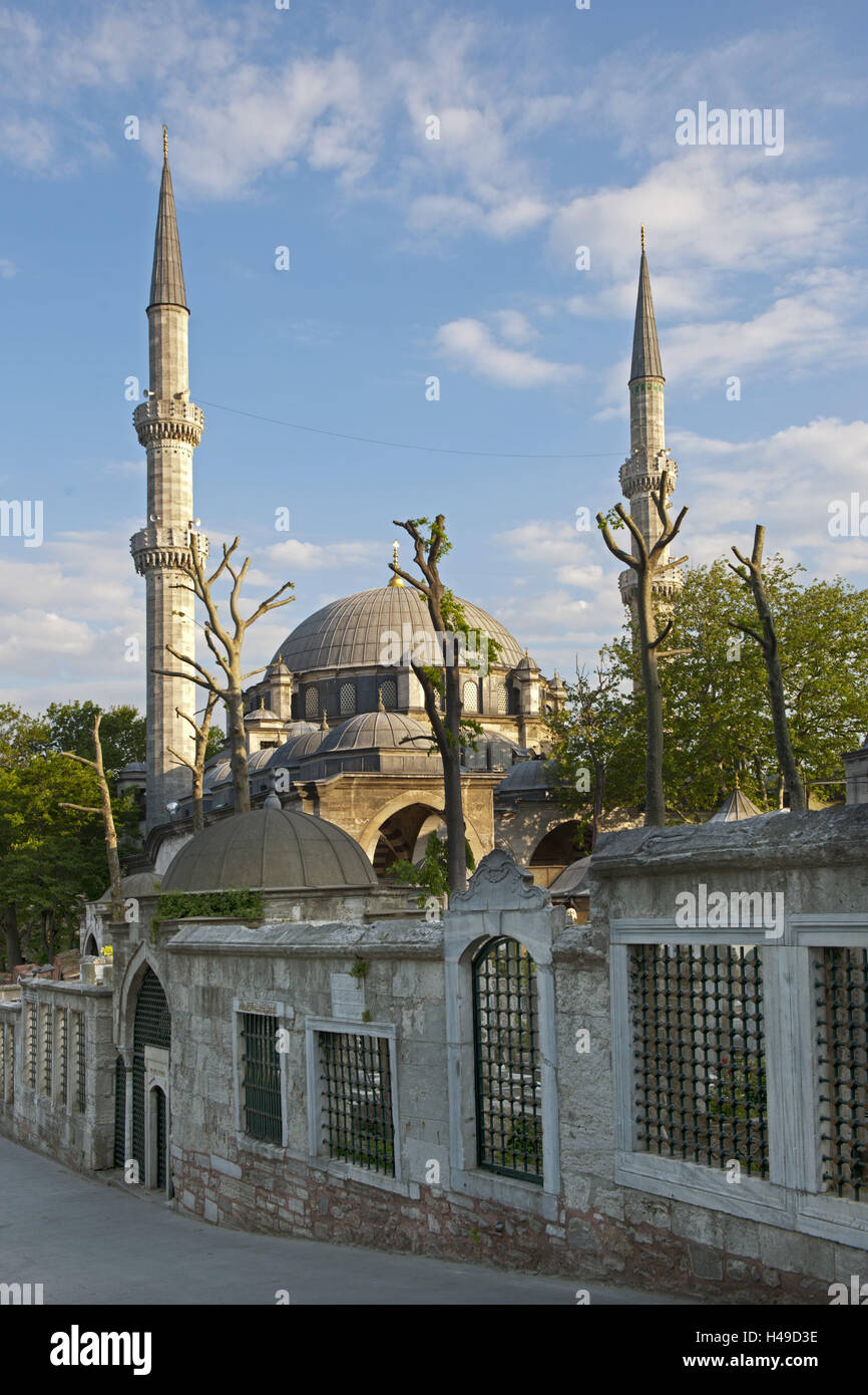 Turkey, Istanbul, Eyüp, Eyüp sultan mosque and gravestones in the cemetery, Stock Photo