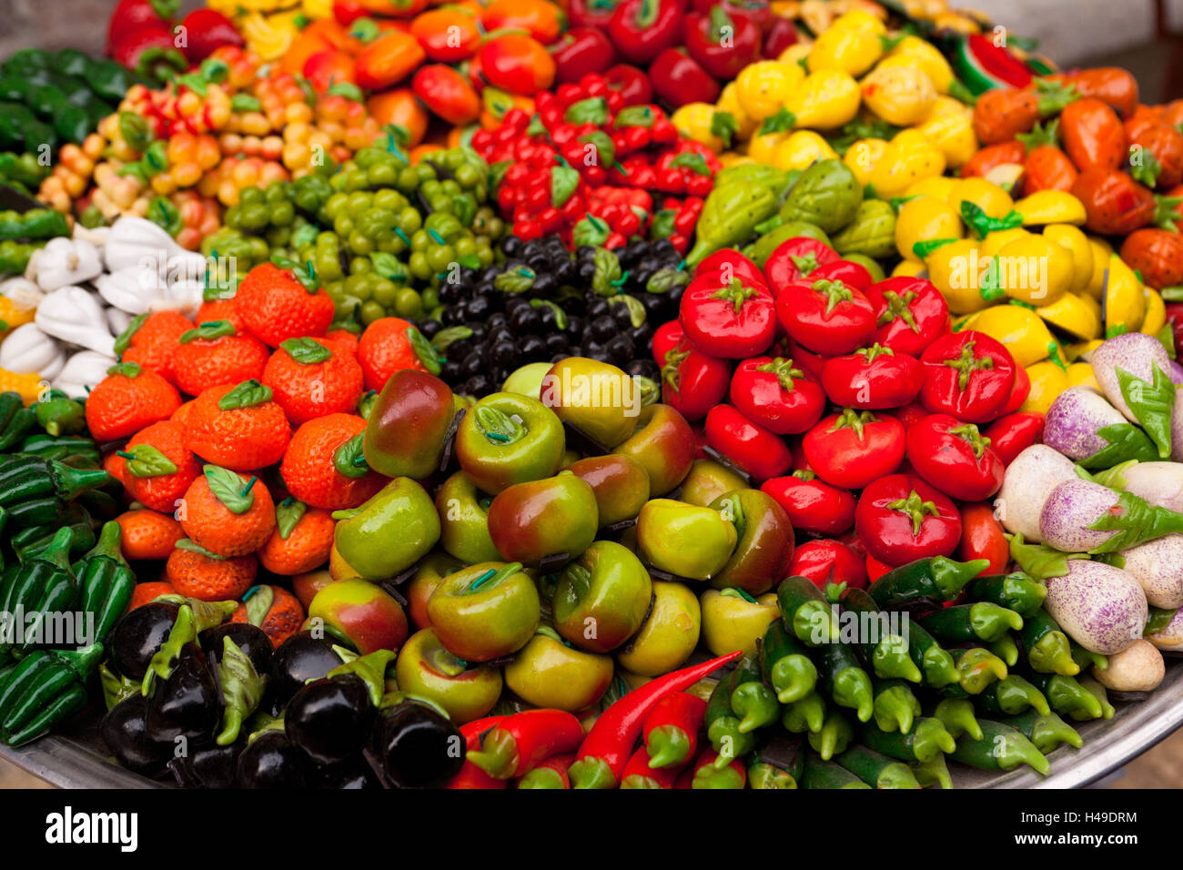 Egypt, Cairo, Islamic old town, fruit and vegetables made of ceramics