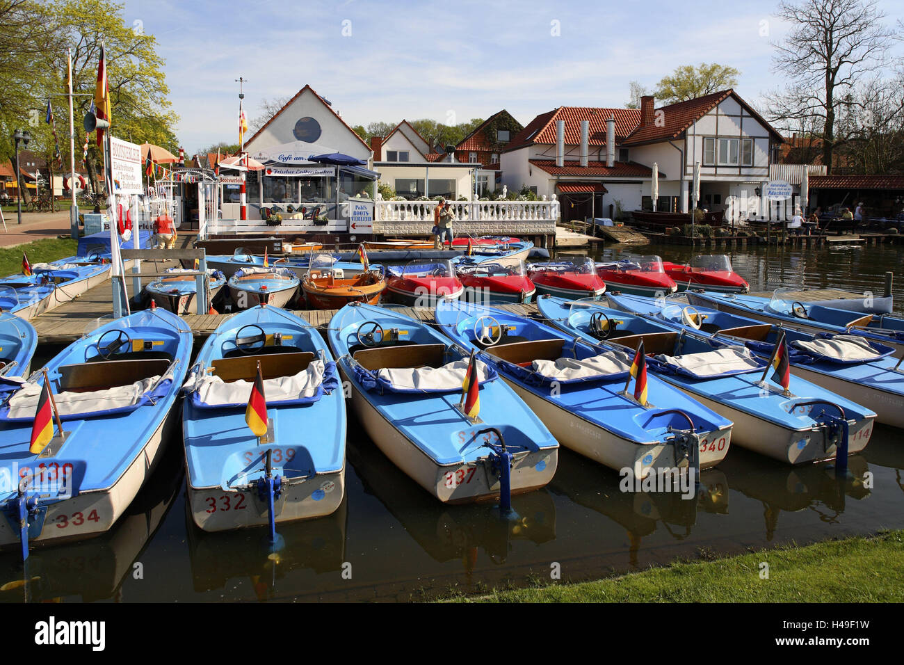 Germany, Lower Saxony, Steinhude, boat investor, pedal boats, Steinhuder  sea, Wunstorf-Steinhude, jetty, landing stage, bridge, boots, boat hire,  pedal boat distribution, distribution, pedal boats, pedal boat driving,  boat trip, leisure time, hobby,