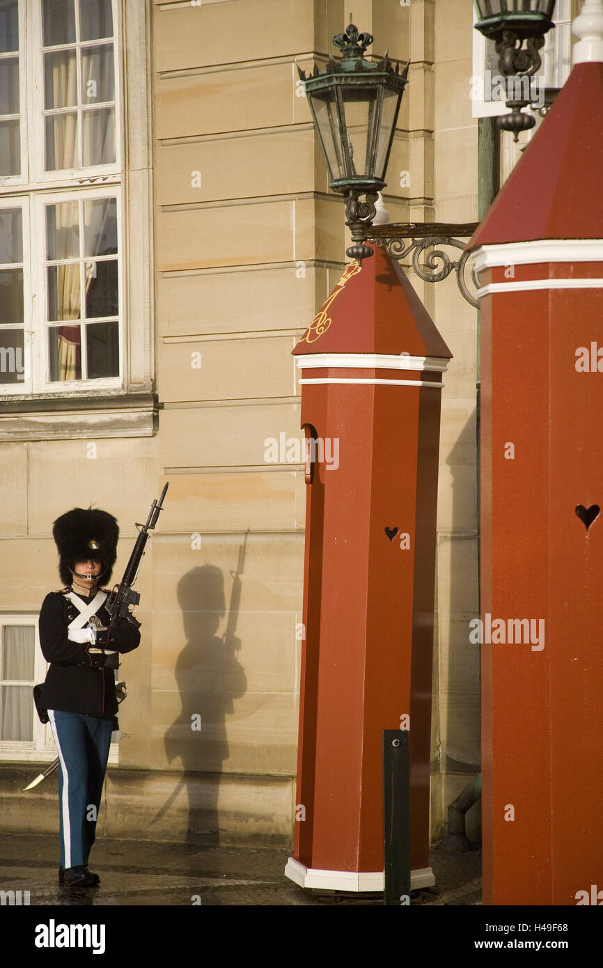 Denmark, Copenhagen, Amalienborg slot, Guardsman, no model release ...