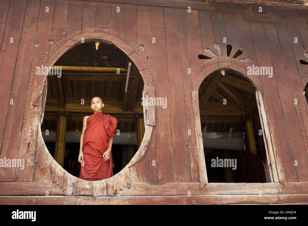 Myanmar, Shan state, region Inle lake, Nyaung Shwe, Shwe-Yan-Pyay-Kloster, wooden cloister, young monk, Stock Photo
