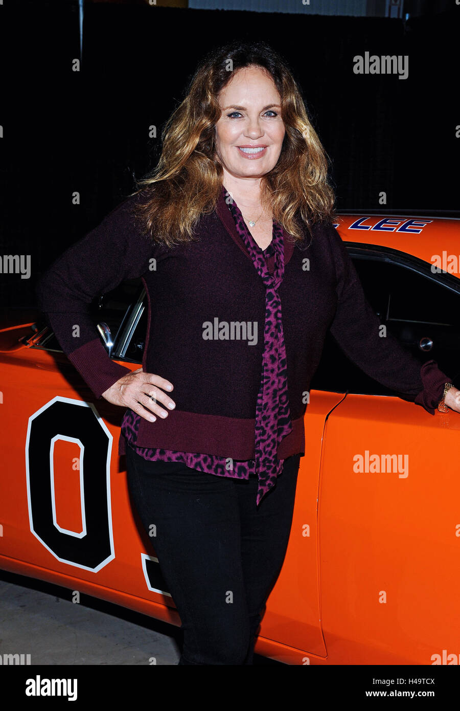 Hamilton, ON, Canada. 1st Oct, 2016. 01 October 2016 - Hamilton, Ontario, Canada. Actress Catherine Bach (best known for her role as Daisy Duke on the TV series ''Dukes of Hazzard'') at Hamilton Comic Con at the Canadian Warplane Heritage Museum. Photo Credit: Brent Perniac/AdMedia © Brent Perniac/AdMedia/ZUMA Wire/Alamy Live News Stock Photo