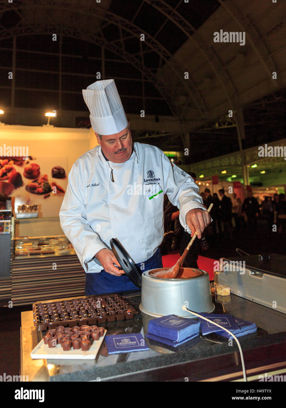Kensington Olympia, London, 13th October 2016. Daniel Stallaert from Leonidas demonstrates his talents. The Chocolate show, the grand finale of Chocolate Week, opens at London's Olympia with a VIP gala evening and chocolate fashion show, before welcoming visitors from 14th-16th October. Credit:  Imageplotter News and Sports/Alamy Live News Stock Photo