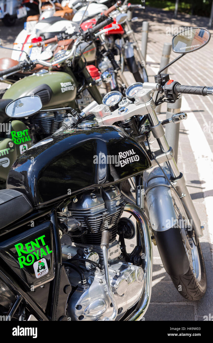 Bordeaux , Aquitaine / France - 12 19 2019 : Panneau de commande gros  projecteurs avec compteur de vitesse classique Royal Enfield moto Photo  Stock - Alamy