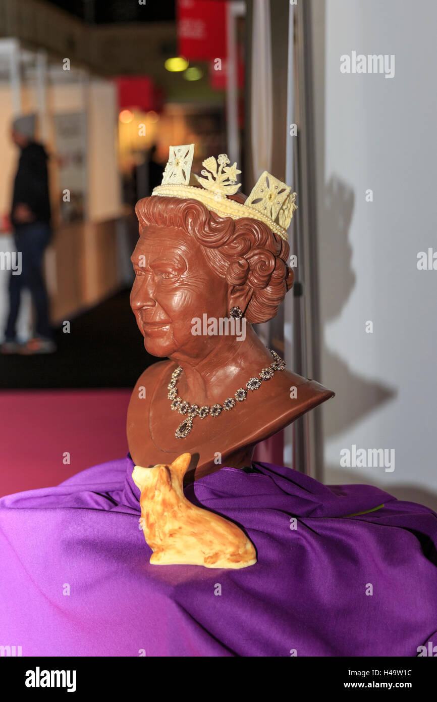 Kensington Olympia, London, 13th October 2016. A chocolate bust of the Queen and her corgies by Chocolatician at the show. The Chocolate show, the grand finale of Chocolate Week, opens at London's Olympia with a VIP gala evening and chocolate fashion show, before welcoming visitors from 14th-16th October. Credit: Imageplotter News and Sports/Alamy Live News Stock Photo