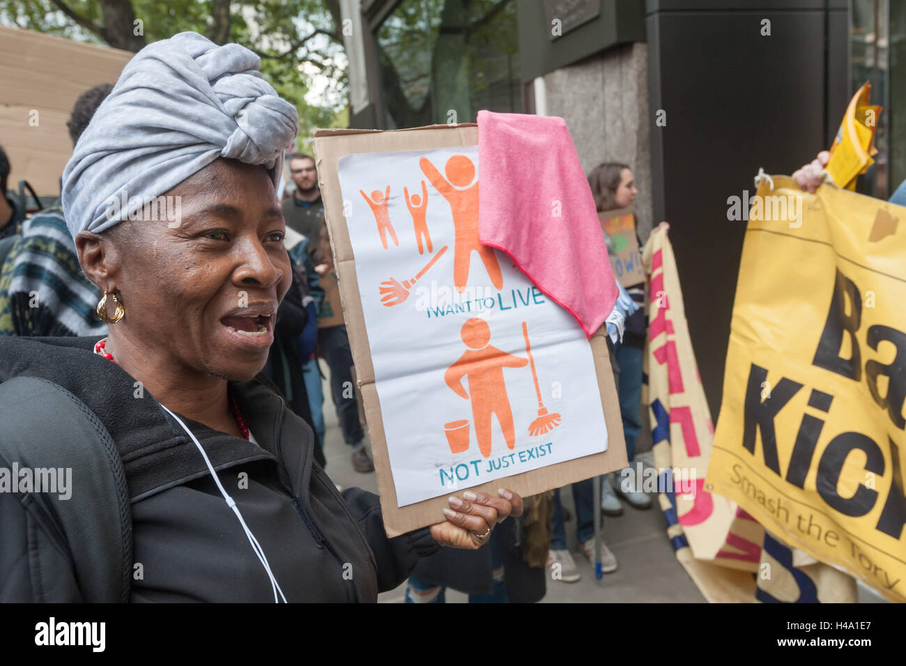 London, UK. 14th October 2016. One of three LSE cleaners who was unfairly sacked in the past but reinstated after action by her union at the protest over the sacking of Alba, a 62-year old Ecuadorian cleaner who is one of the longest serving members of the cleaning team at the London School of Economics  outside the LSE Kingsway building where cleaning contractors Noonan have their office. The United Voices of the World union say Alba has been unfairly sacked in breach of employment law and the protest demanded he re-instatement. Credit:  Peter Marshall/Alamy Live News Stock Photo