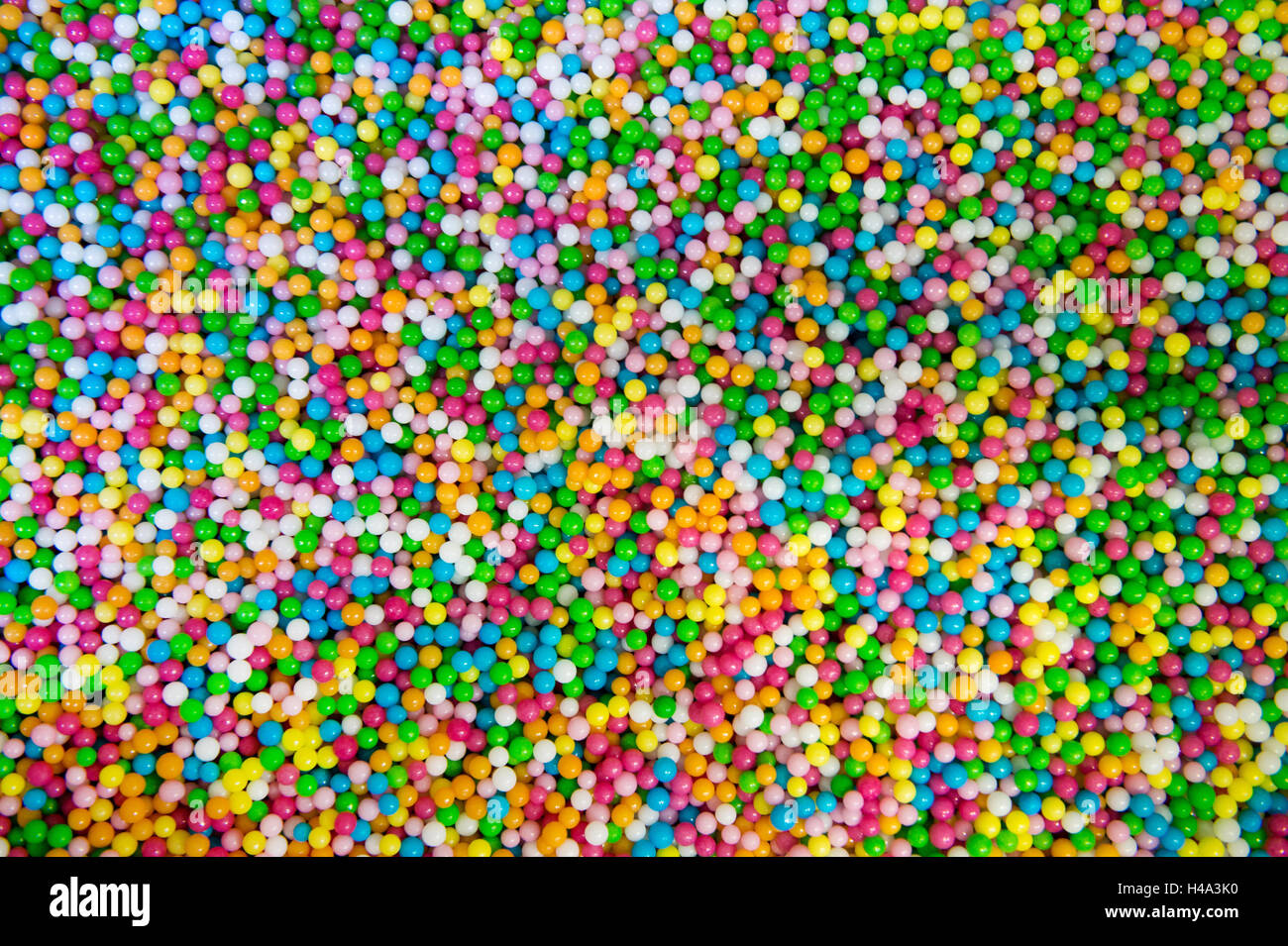 Gorlitz, Germany. 20th Sep, 2016. Colourful love pearls can be seen in the sweets factory of Rudolf Hoinkis GmbH in Gorlitz, Germany, 20 September 2016. The sweets factory was founded on 16 August 1896 by Rudolf Hoinkis, the grandfather of nowadays' factory owner, Matthias Hoinkis. The business owes its worldwide publicity to the invention of the 'love pearl'. PHOTO: ARNO BURGI/dpa/Alamy Live News Stock Photo