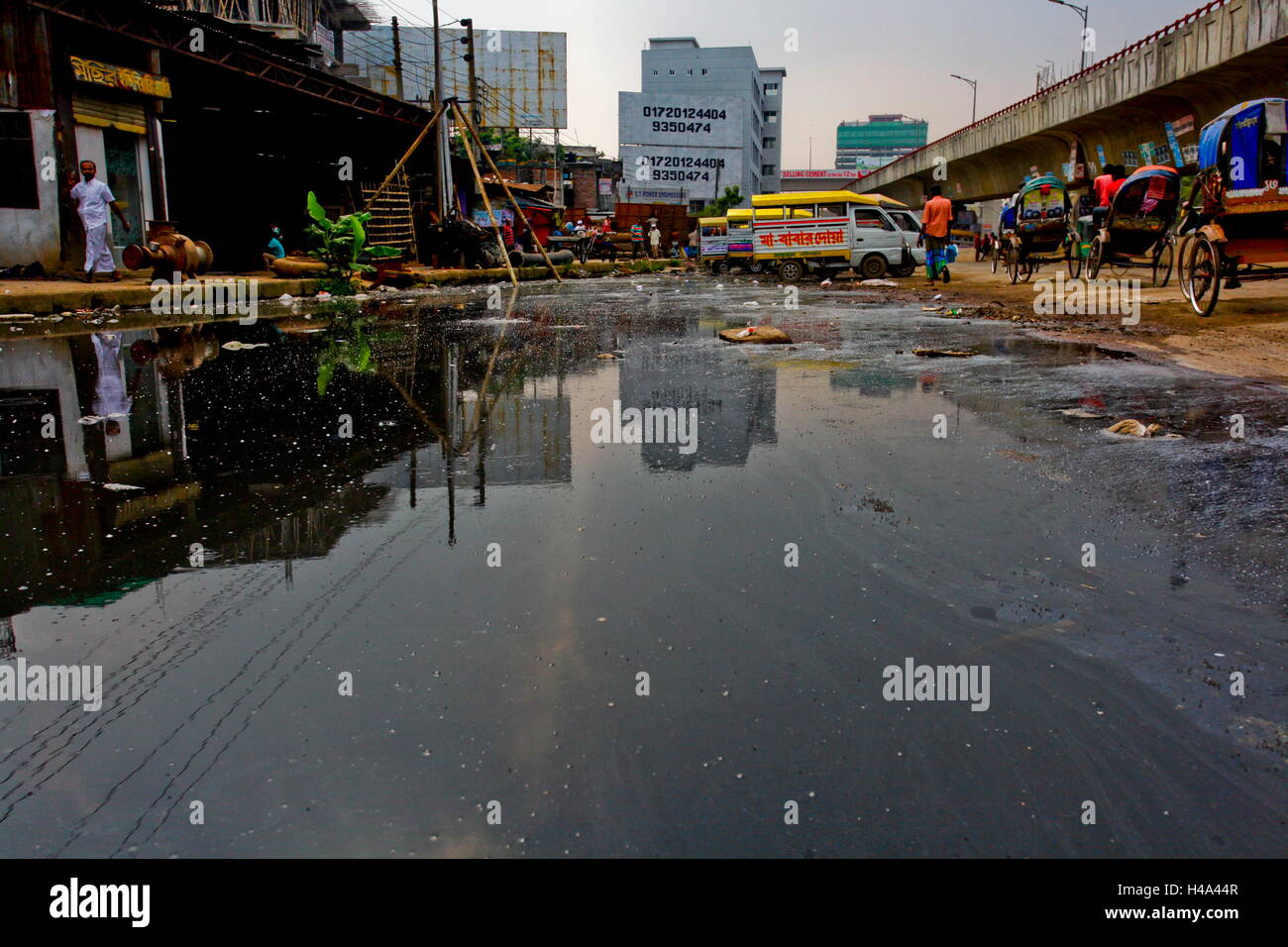 Dhaka, Bangladesh. 13th Oct, 2016. Without decent sewerage system. Dhaka is a metropolitan city without decent sewerage system, sewerage system is so poor that it always over flows and flooded the streets. This filthy water is safe house for mosquitoes and debases. © AR Sumon/ZUMA Wire/ZUMAPRESS.com/Alamy Live News Stock Photo