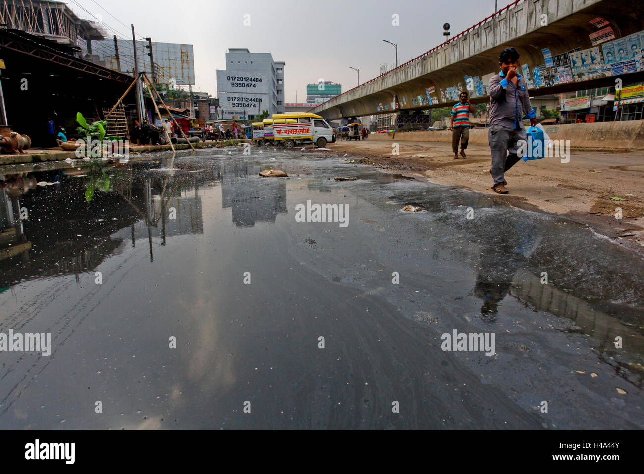 Dhaka, Bangladesh. 13th Oct, 2016. Without decent sewerage system. Dhaka is a metropolitan city without decent sewerage system, sewerage system is so poor that it always over flows and flooded the streets. This filthy water is safe house for mosquitoes and debases. © AR Sumon/ZUMA Wire/ZUMAPRESS.com/Alamy Live News Stock Photo