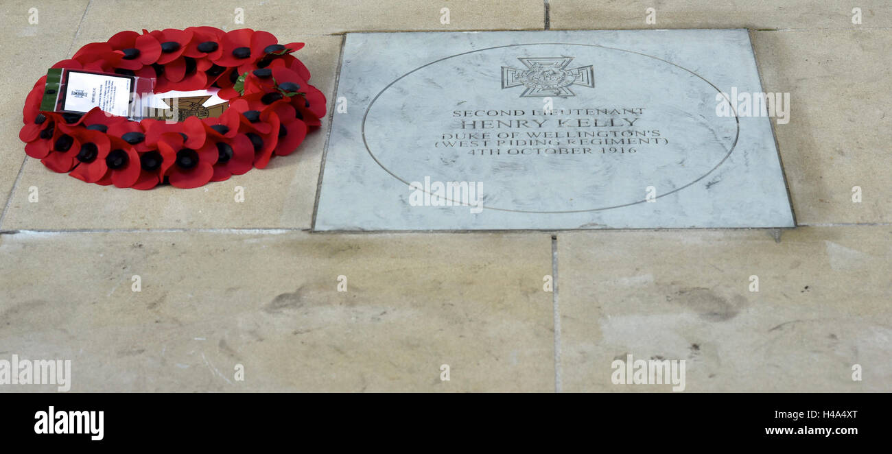Manchester  UK  14th October 2016 The Duke and Duchess of Cambridge unveiled at the cenotaph the Victoria Cross Commemorative Paving Stones of six recipients from Manchester. Henry Kelly enlisted in the Cameron Highlanders in 1914 and became a Sergeant Major before becoming a 2nd Lieutenant in  the Duke of Wellington's Regiment in 1915. Credit:  John Fryer/Alamy Live News Stock Photo