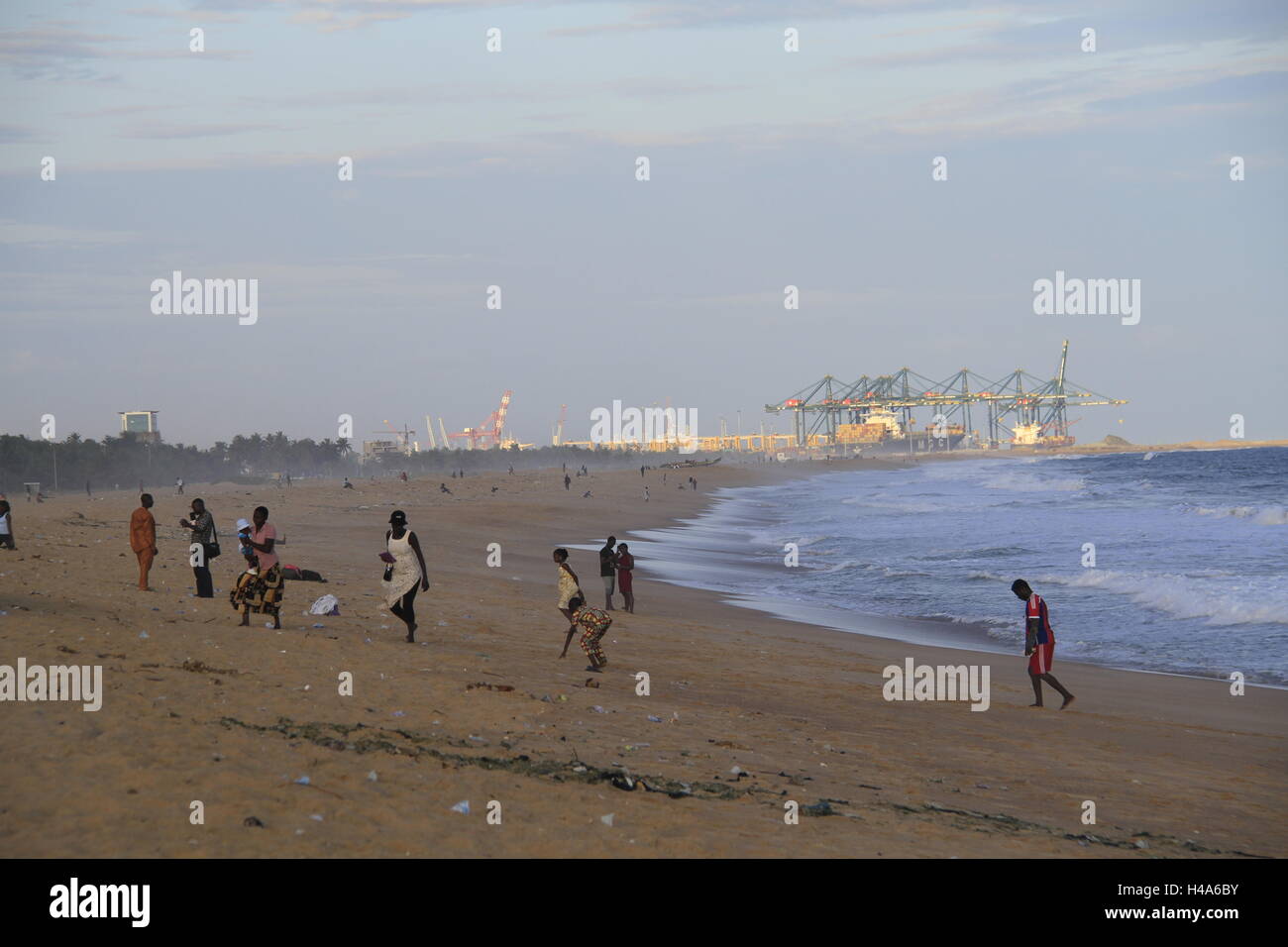 Lome, Togo. 12th Oct, 2016. People play on the beach in Lome, capital