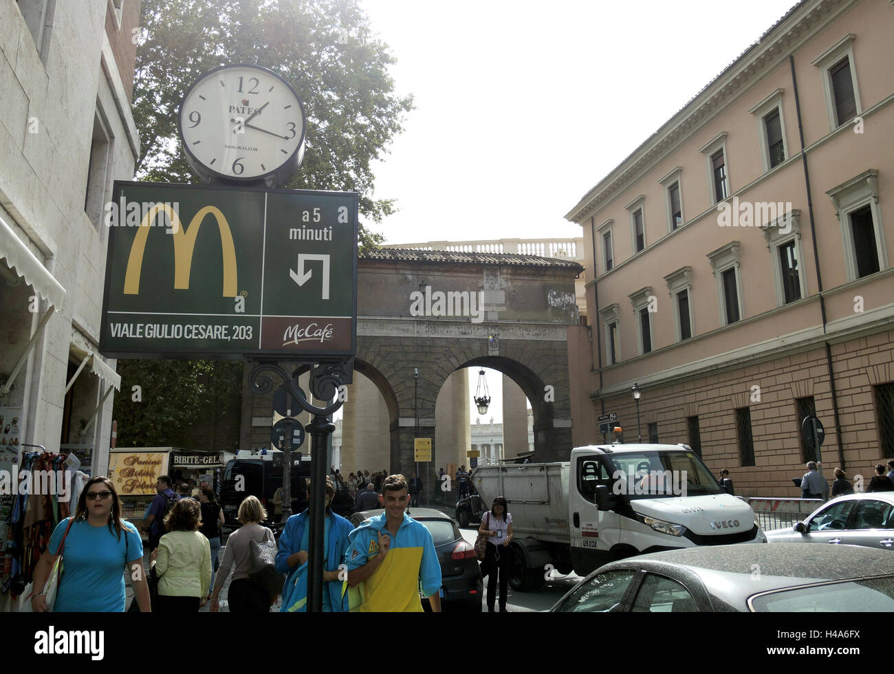 Rome, Italy. 14th Oct, 2016. A sign signalising the direction to the next McDonald's branch can be seen in Rome, Italy, 14 October 2016. The planned opening of a McDonald's branch a few steps from St. Peter's Square does not only outrage surrounding shop owners. PHOTO: LENA KLIMKEIT/dpa/Alamy Live News Stock Photo