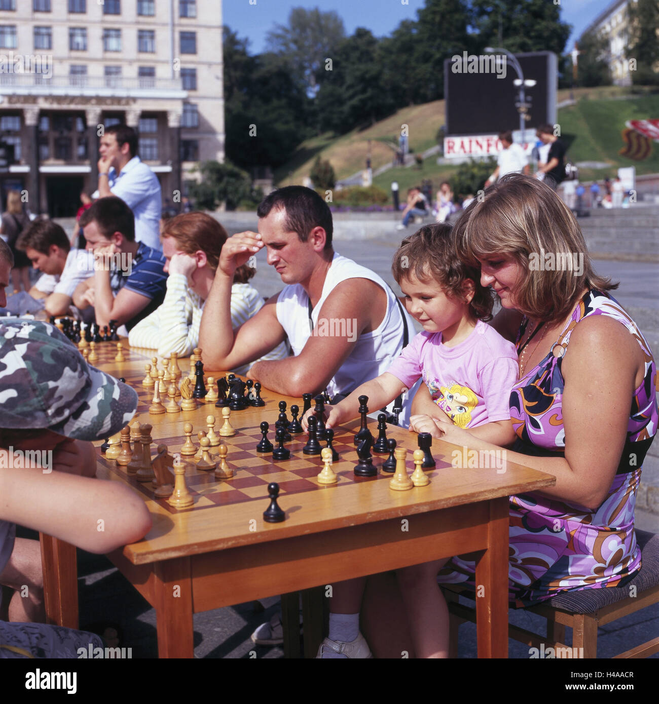 People playing chess park hi-res stock photography and images - Page 3 -  Alamy