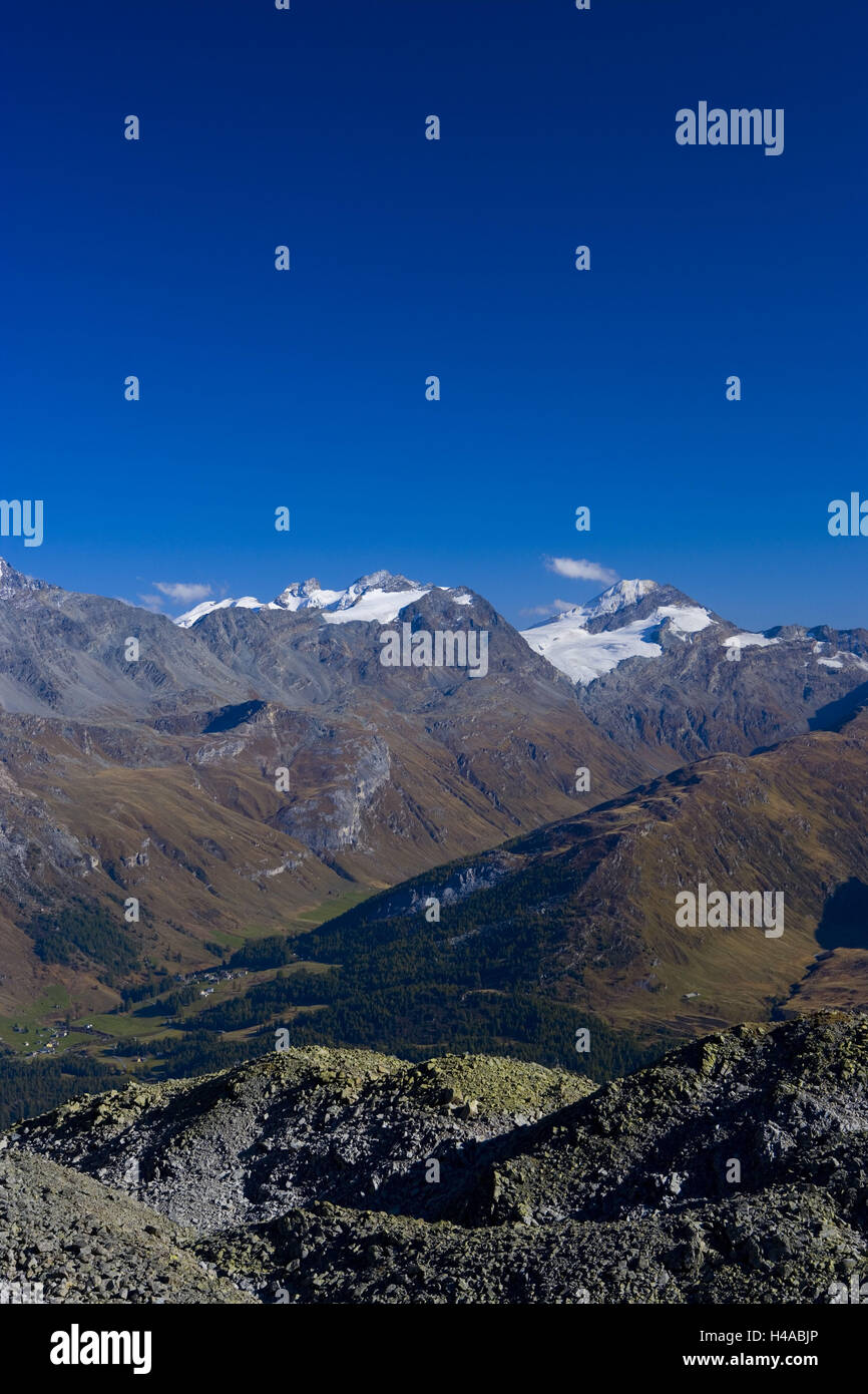 Switzerland, Graubuenden, Julierpass, Fuorcla Grevasalvas, the Engadine, Oberengadin, Bernina group, stone little man, footpath, Stock Photo