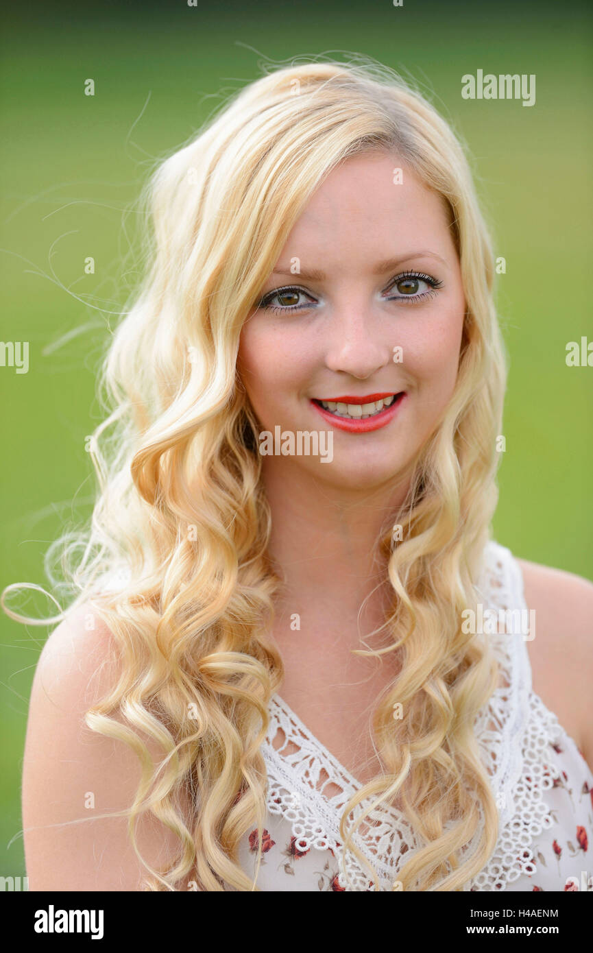 Smile young head hi-res stock photography and images - Alamy