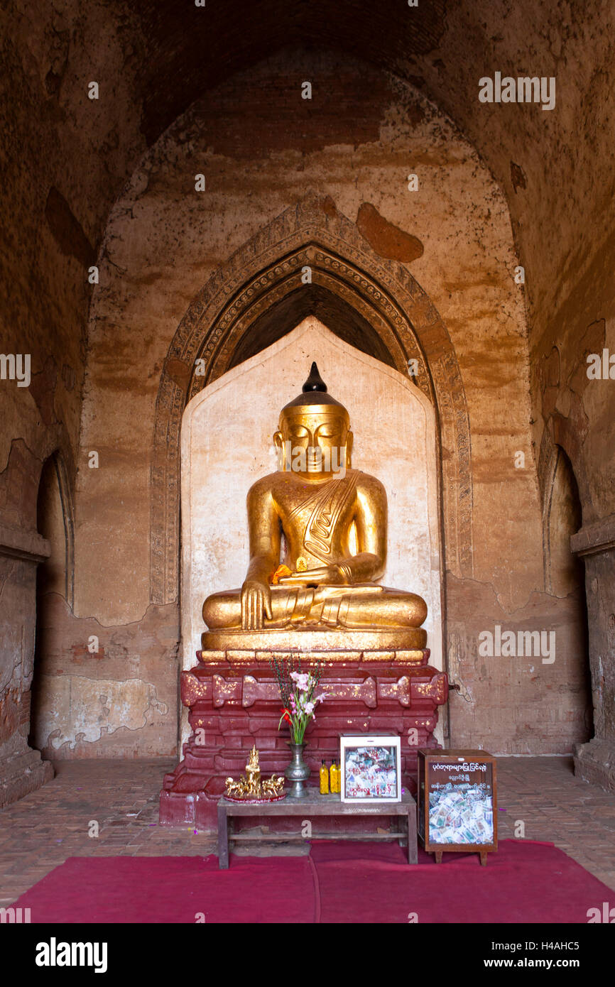 Golden Buddha statue, Bagan, Myanmar Stock Photo
