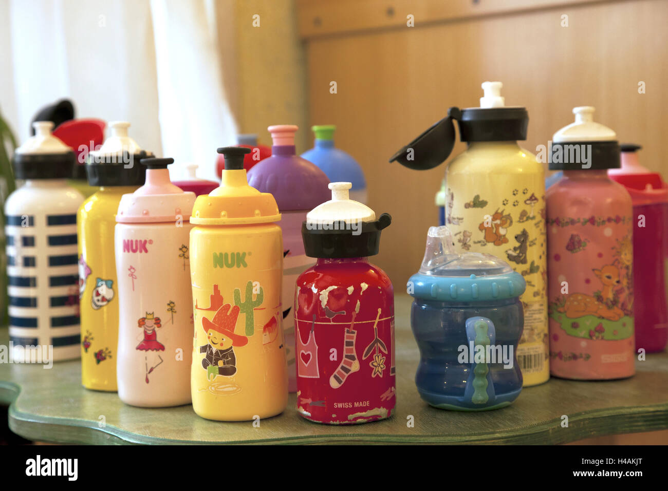  Drinking flasks, kindergarten, drinks, brightly Stock Photo - Alamy Motiv 