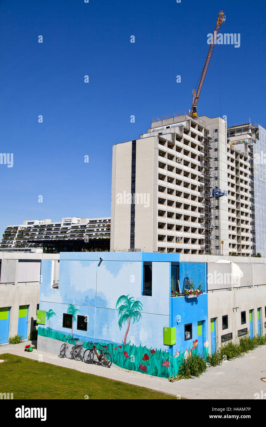 Building frog perspective hi-res stock photography and images - Alamy
