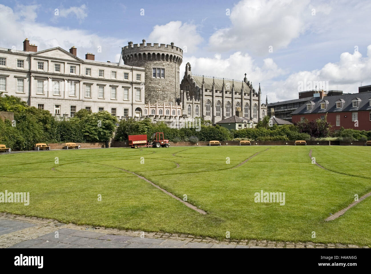Ireland, Dublin, Dublin Castle, 'Record Tower', 13. Cent., 'Royal Chapel', 18. Cent., park, Stock Photo