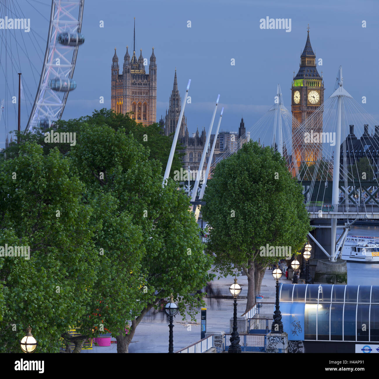 River Thames shore, in the evening, Westminster Palace, Big Ben, London Eye, Hungerford Bridge, detail, London, England, Great Britain, Stock Photo