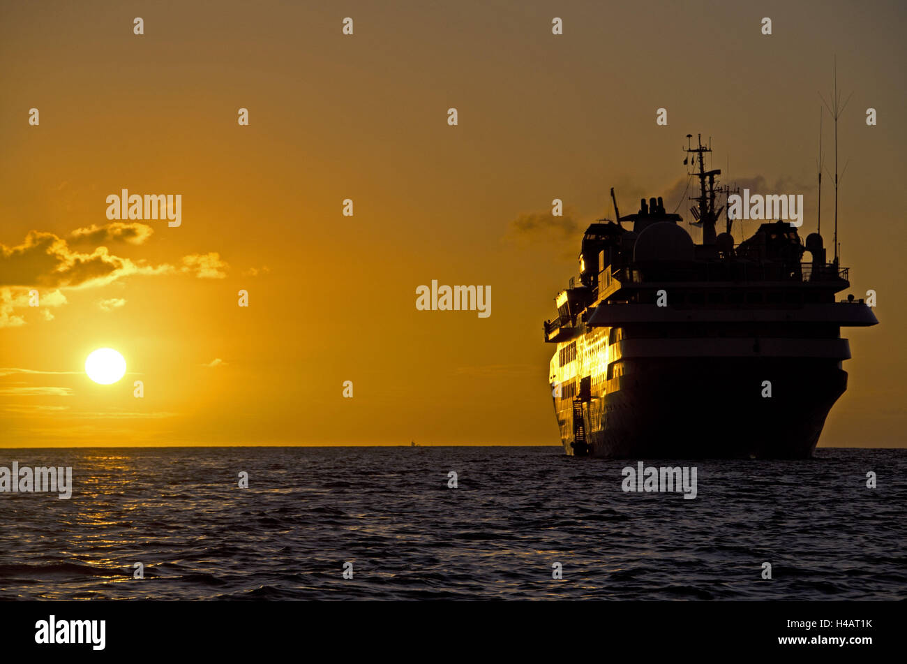 The Caribbean, the Grenadines, Bequia, sea, cruise ship, sundown, Stock Photo