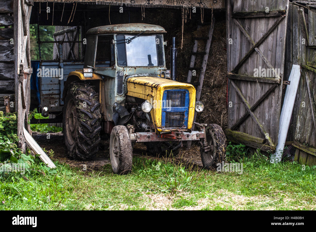 old yellow tractor Stock Photo Alamy