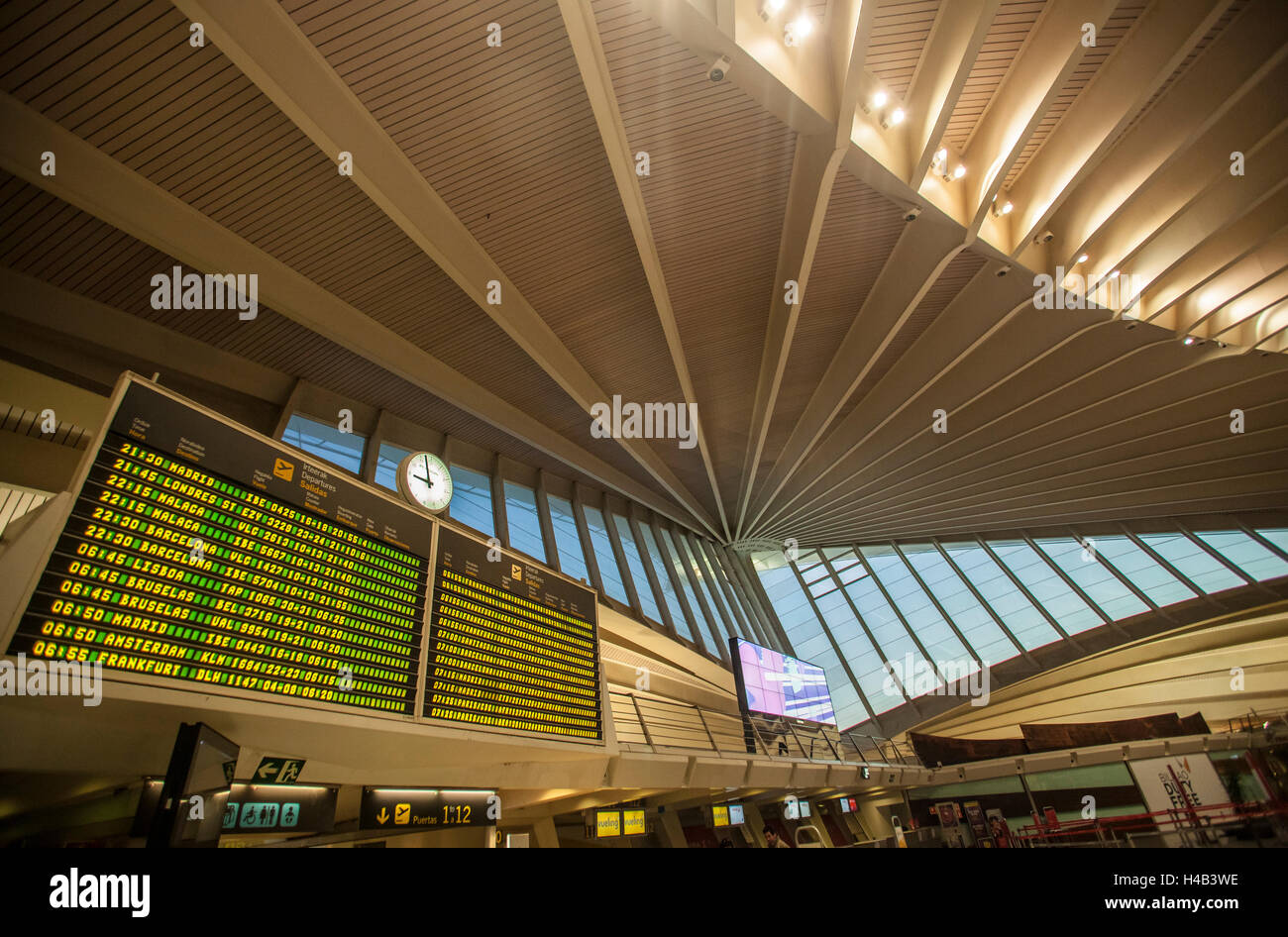 Airport arrival board hi-res stock photography and images - Alamy