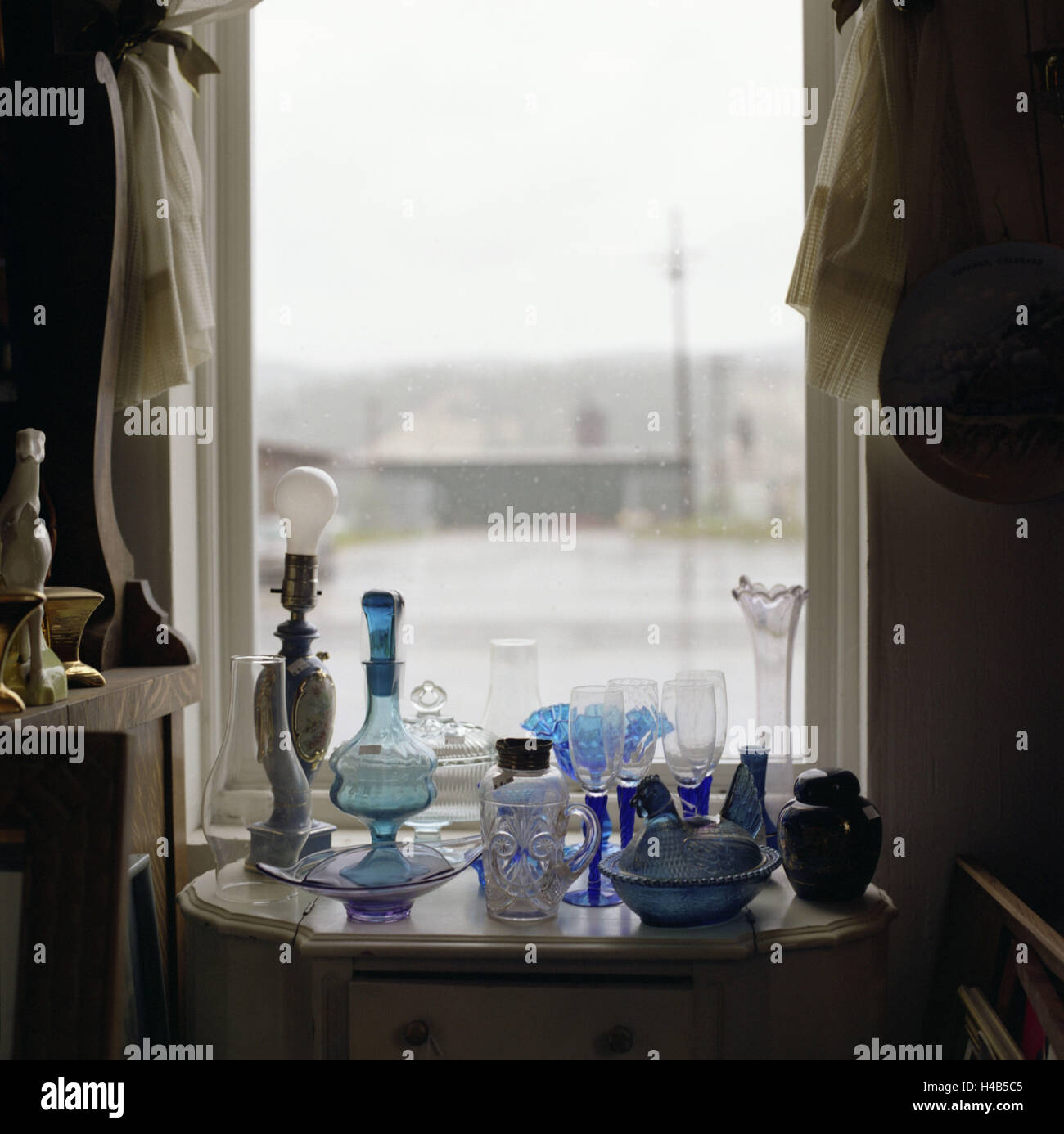 USA, Montana, Libby, antique shop, interior, window, table, glass, Nippes, Stock Photo