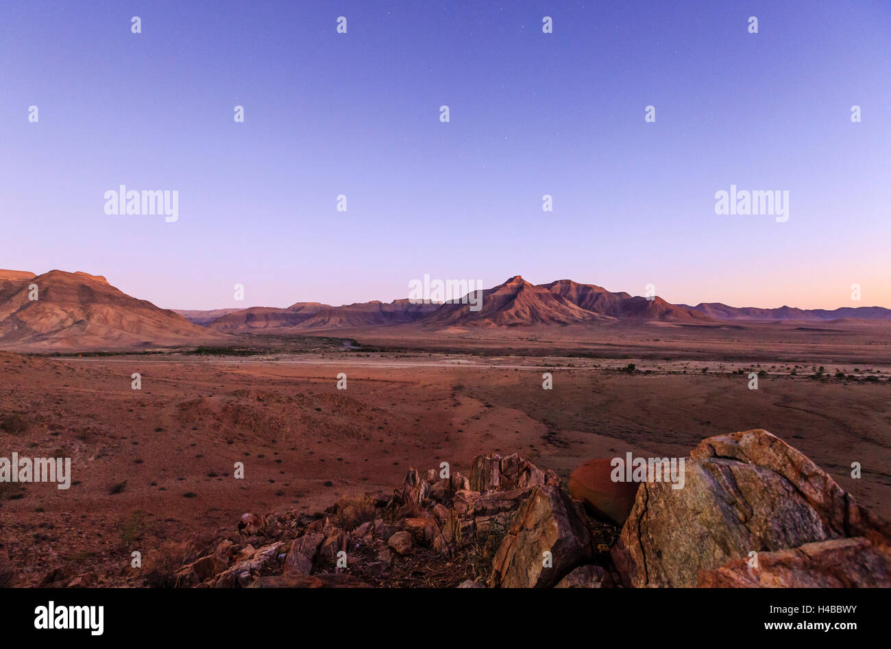 Desert atmosphere hi-res stock photography and images - Alamy