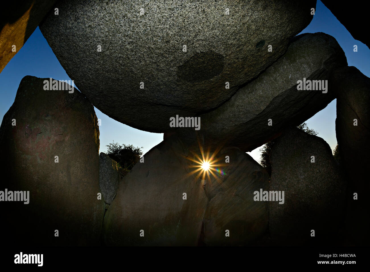 Denmark, island M°n, Sprove, in the Sprove dolmen, sunset, beam of light Stock Photo