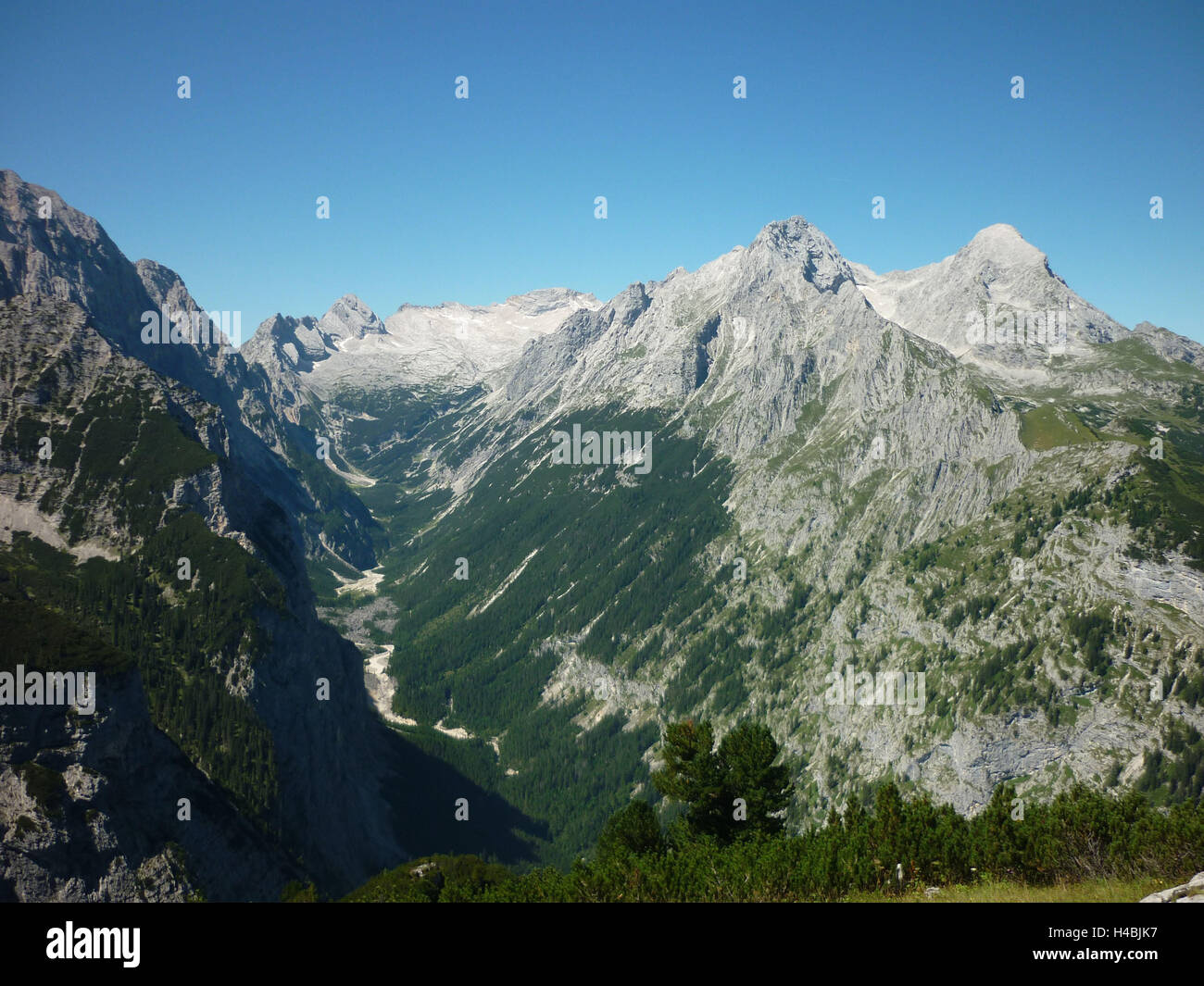 Germany, Bavaria, Wetterstein Range, view in the pure valley with Alpspitze, Stock Photo