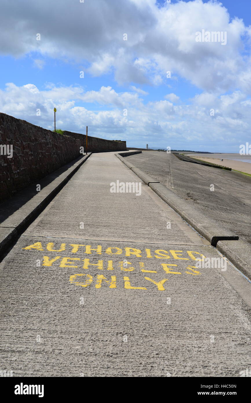 UK, Merseyside, Wirral, Wallasey Embankment, Moreton Beach Stock Photo