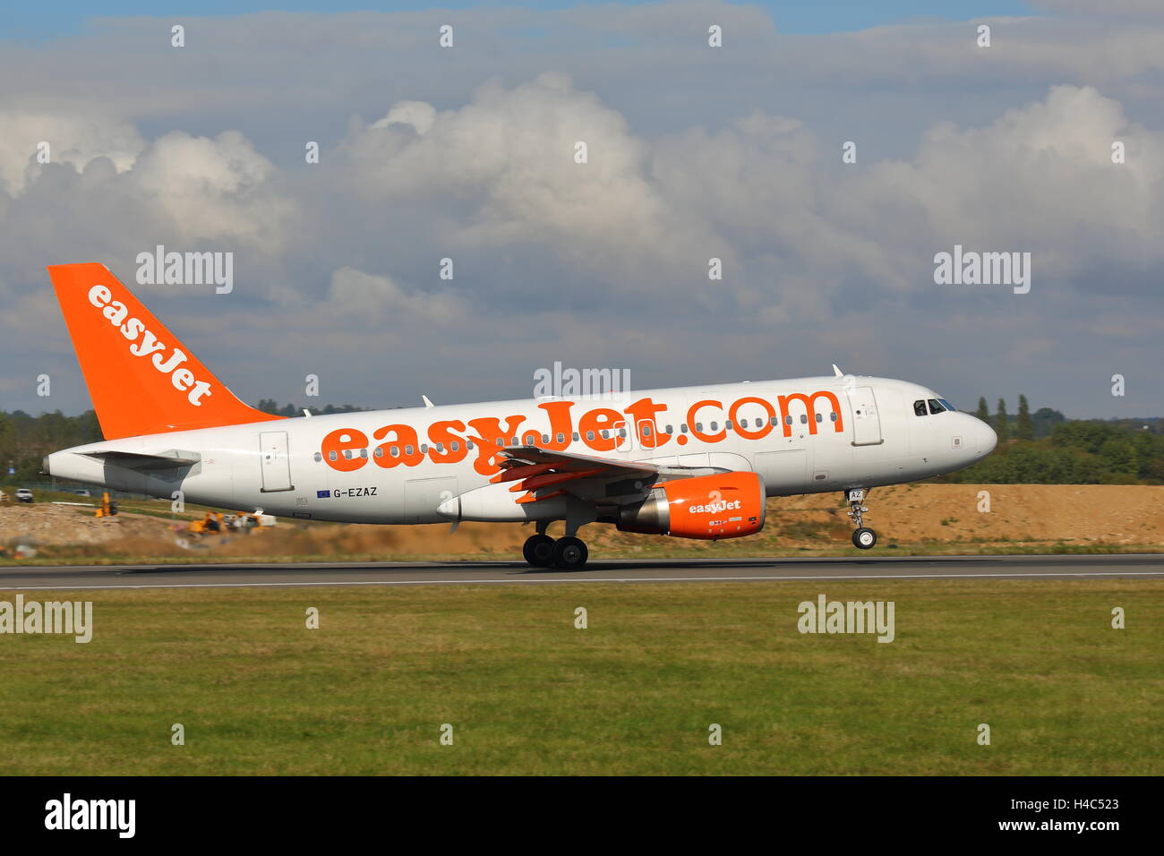 Low-cost airline Easyjet Airbus A319-100 G-EZAZ departing from London ...